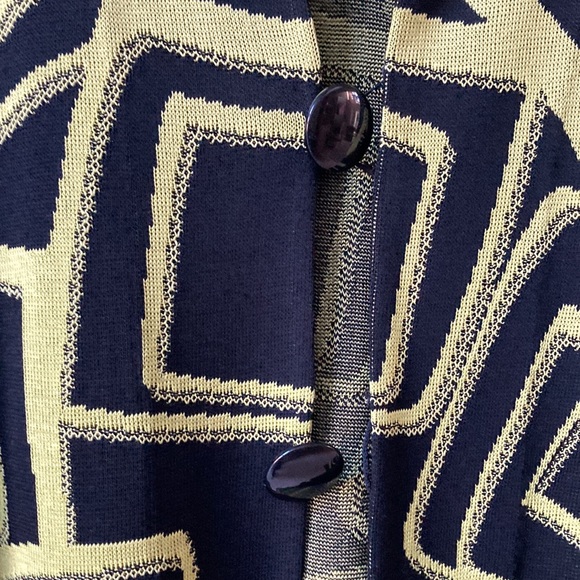 Ming Wang jacket with 3 buttons that loop closed. Excellent condition - Picture 3 of 8